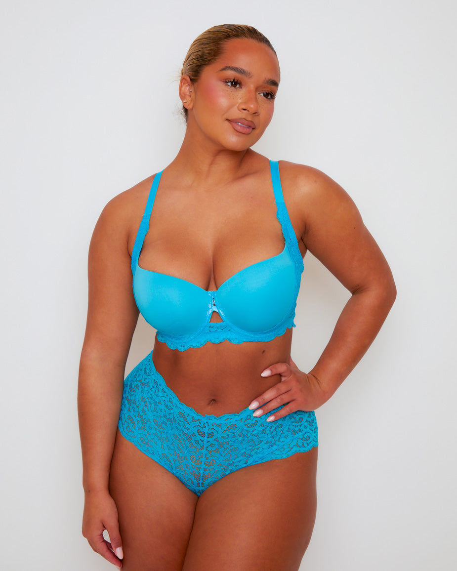 Front view of the Daley Lace T-Shirt Bra and Short in Bluebird Blue, featuring smooth moulded cups, delicate floral lace detailing, and a subtle keyhole accent at the centre front. The matching lace thong completes the elegant everyday lingerie set.